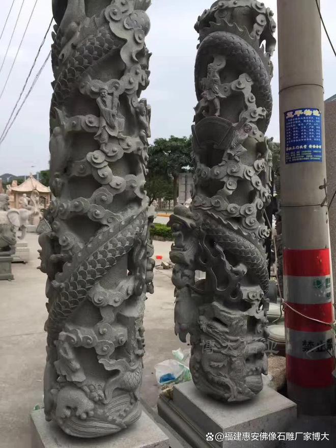 石雕龙柱在乡村建筑中的风格